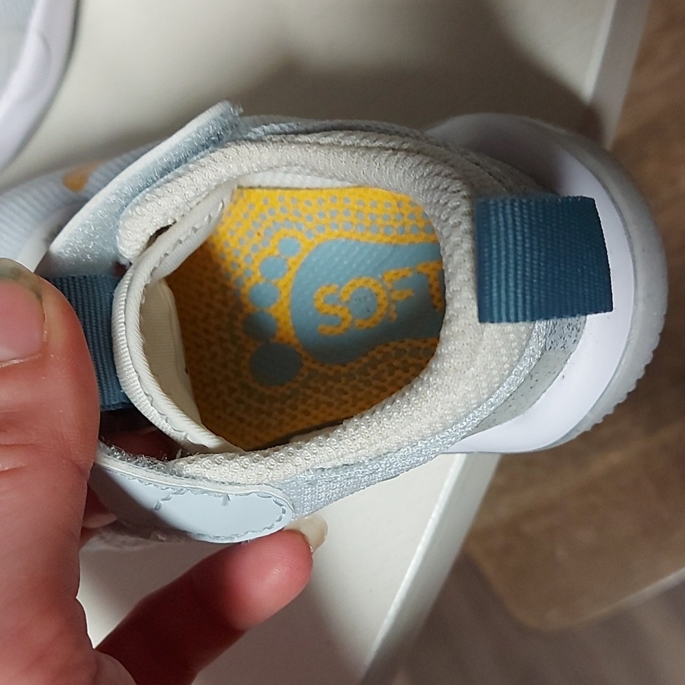 Nike shoes - Picture 4 of 6
